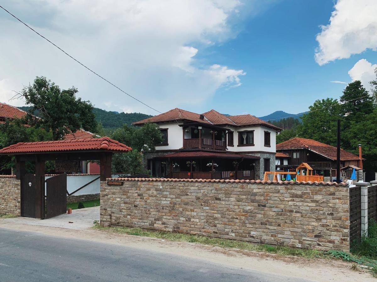 Карамановите Къщи Apriltsi  Exterior photo